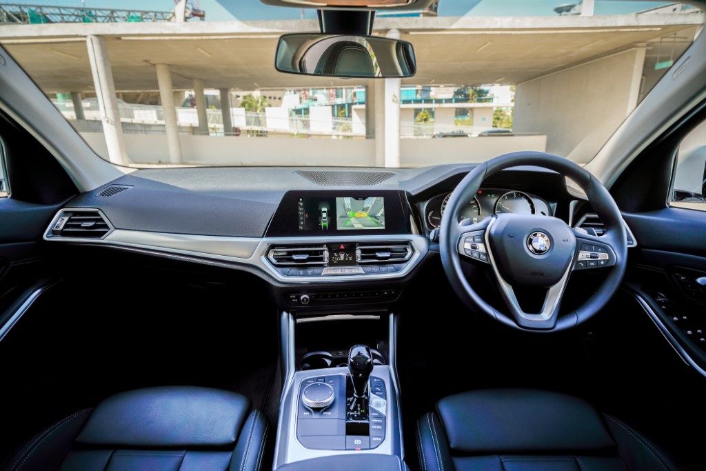 Tiết lộ trang bị 2 phiên bản BMW 320i 2020 sắp bán tại Việt Nam, giá từ 1,8 tỷ đồng, cạnh tranh Mercedes-Benz C 300 AMG - Ảnh 3.