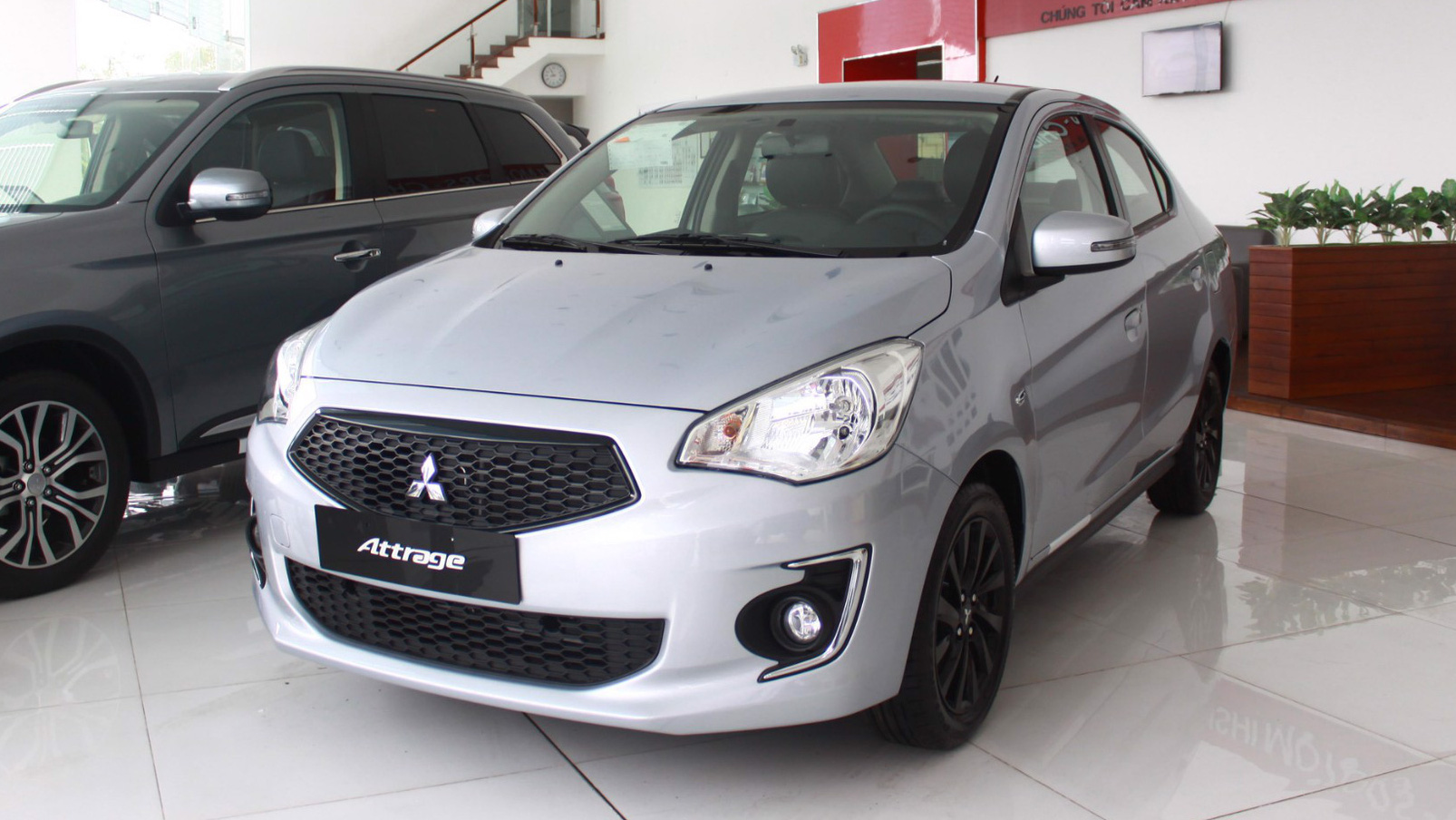 Mitsubishi Mirage và Attrage giảm giá sâu dọn kho tại đại lý, đón đầu bản nâng cấp 2020 về Việt Nam - Ảnh 3.