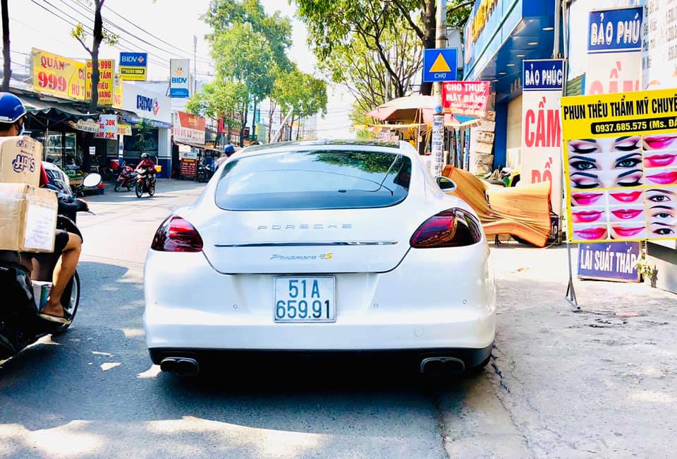 Cần đổi xe gấp, đại gia Việt bán Porsche Panamera rẻ ngang Toyota Camry 2019 - Ảnh 2.