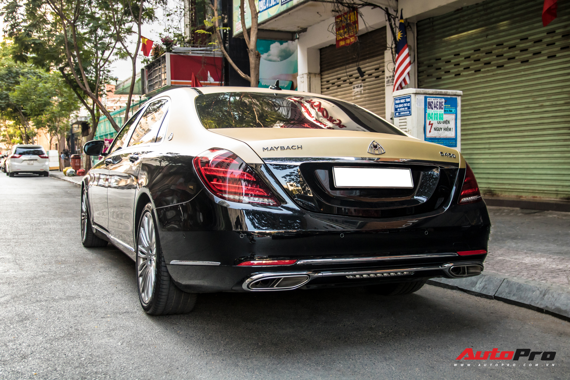 Góc làm đẹp không khó: Chỉ với lớp decal, đại gia Cần Thơ biến Mercedes-Maybach S 450 sang phong cách 2 tông bắt mắt - Ảnh 4.