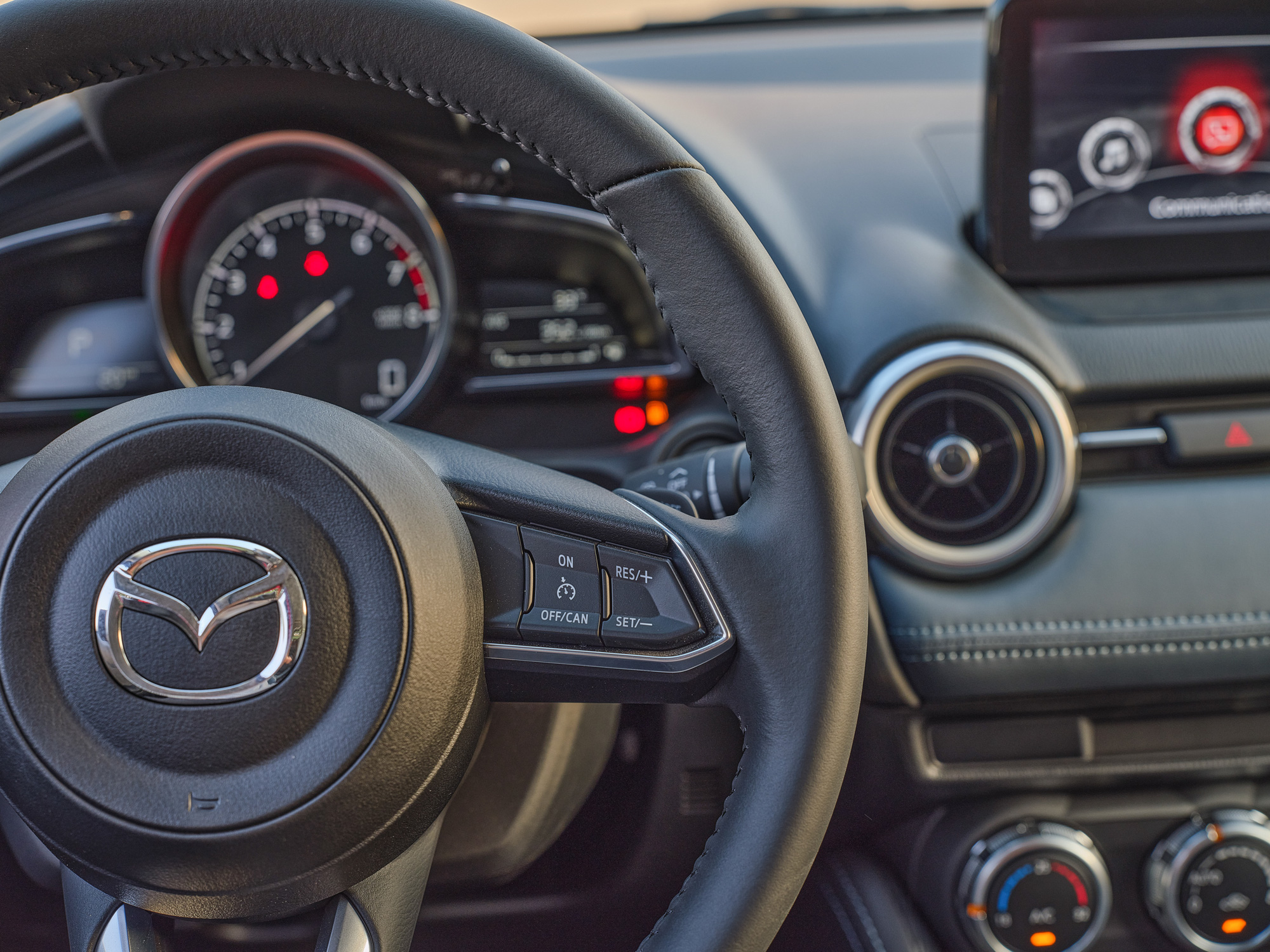 Mazda2 2020 chính thức ra mắt tại Việt Nam: Cạnh tranh Toyota Vios, nhưng công nghệ như CX-8 - Ảnh 8.