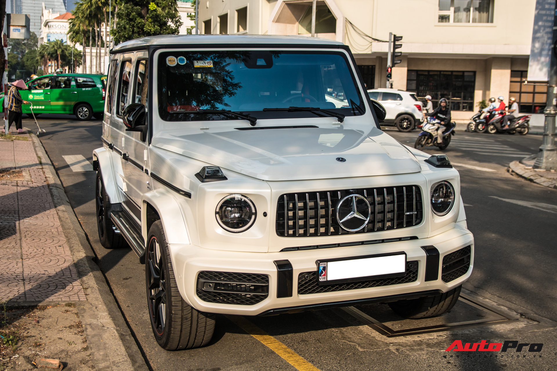 Thêm một chiếc Mercedes-AMG G 63 Edition 1 xuất hiện trên phố Sài Gòn, màu sắc dễ gây nhầm lẫn với xe Minh nhựa - Ảnh 1.