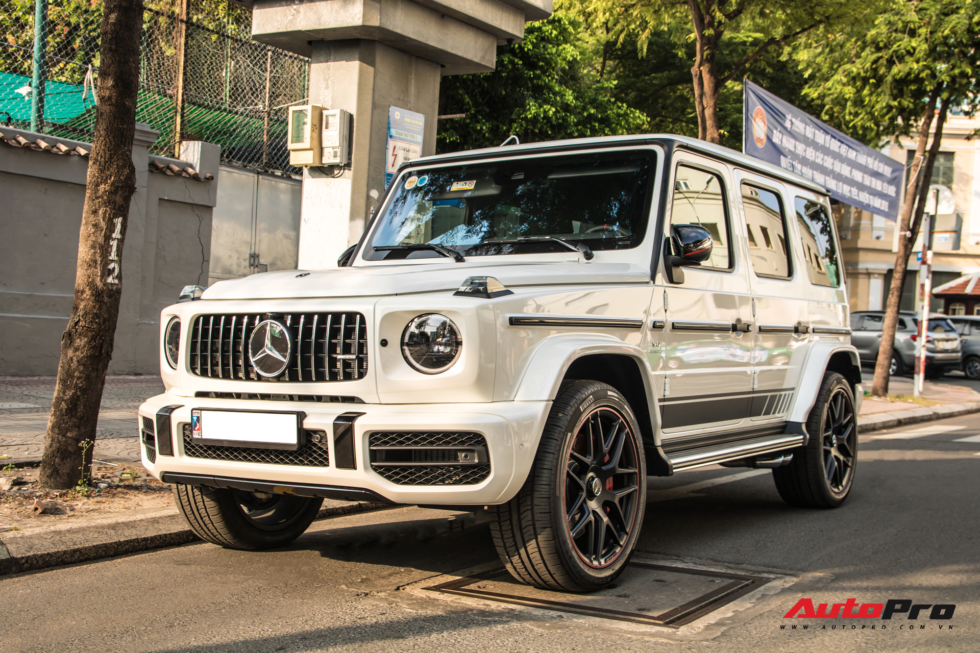 Thêm một chiếc Mercedes-AMG G 63 Edition 1 xuất hiện trên phố Sài Gòn, màu sắc dễ gây nhầm lẫn với xe Minh nhựa - Ảnh 4.