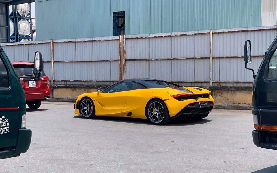 McLaren 720S Spider màu vàng chính thức thông quan với hàng loạt tùy chọn đắt tiền - Ảnh 1.