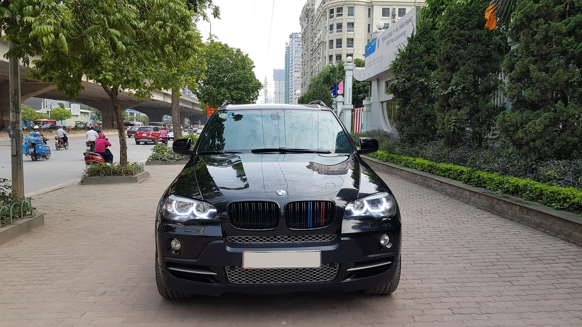 Bán BMW X5 giá hơn 500 triệu, chủ xe chia sẻ: Nuôi xe một năm chỉ tốn 20 triệu - Ảnh 1.