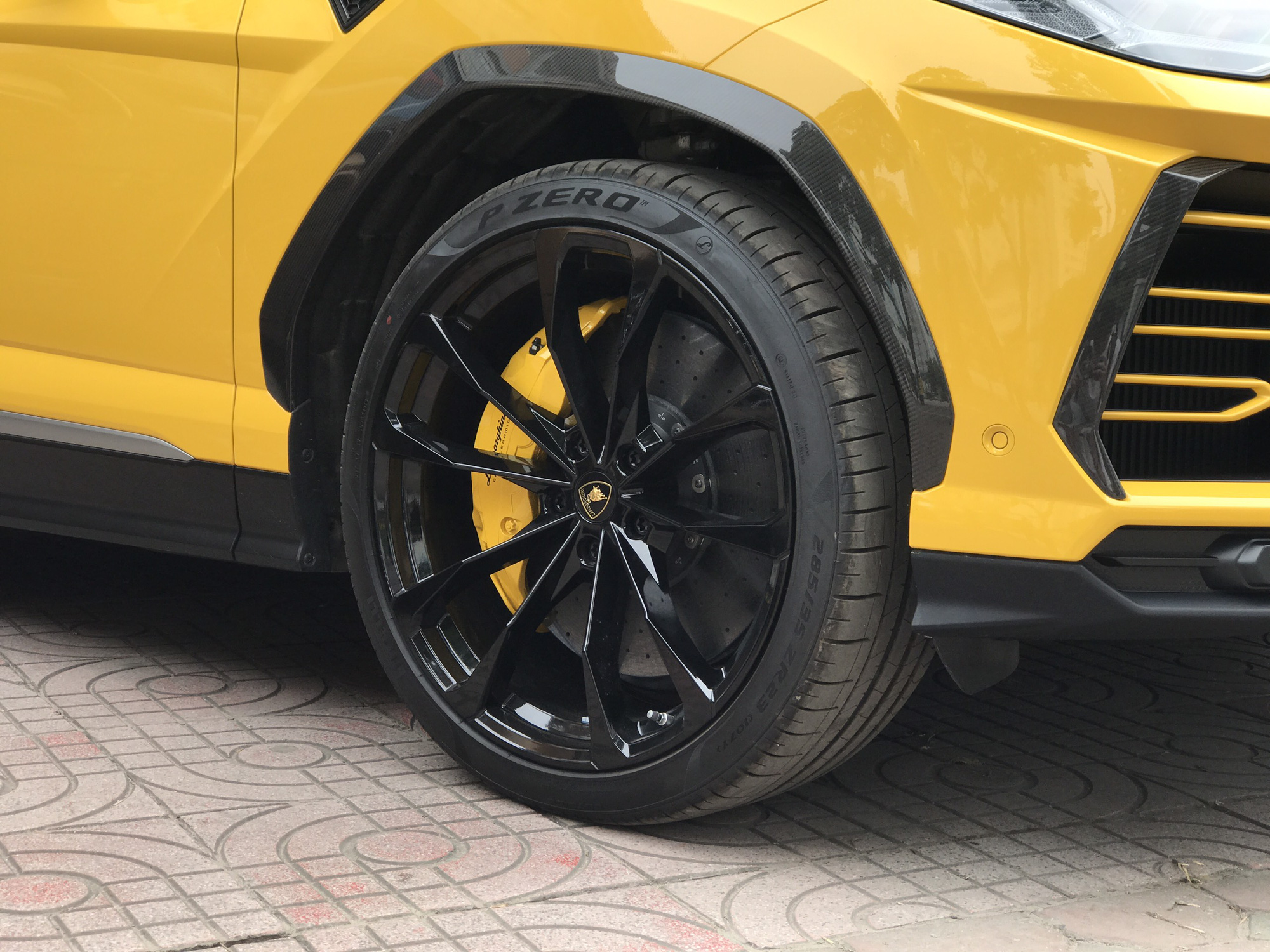 Bóc tách những điểm đặc biệt của Lamborghini Urus 4 chỗ đầu tiên Việt Nam - Ảnh 10.