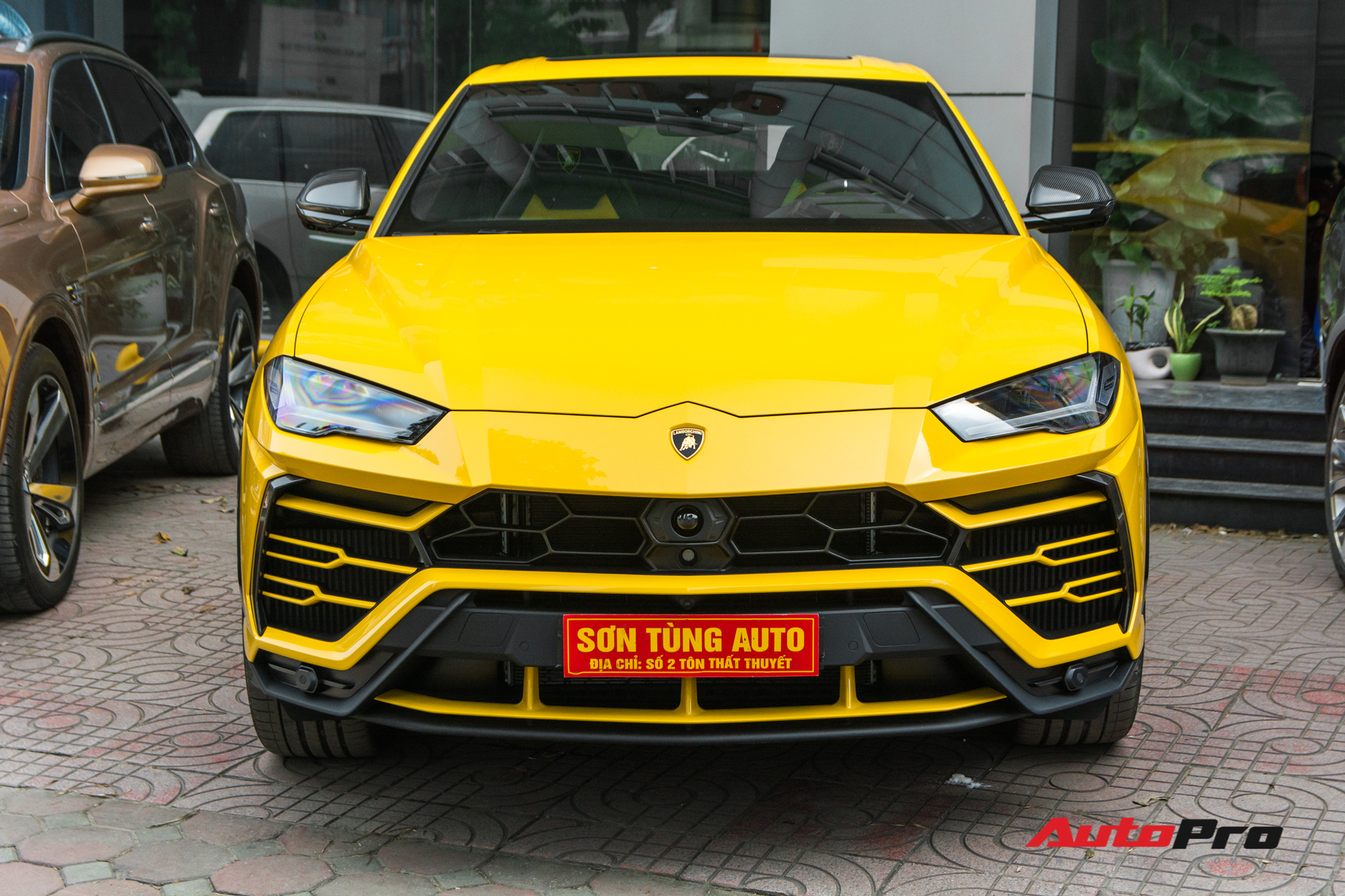 Bóc tách những điểm đặc biệt của Lamborghini Urus 4 chỗ đầu tiên Việt Nam - Ảnh 9.