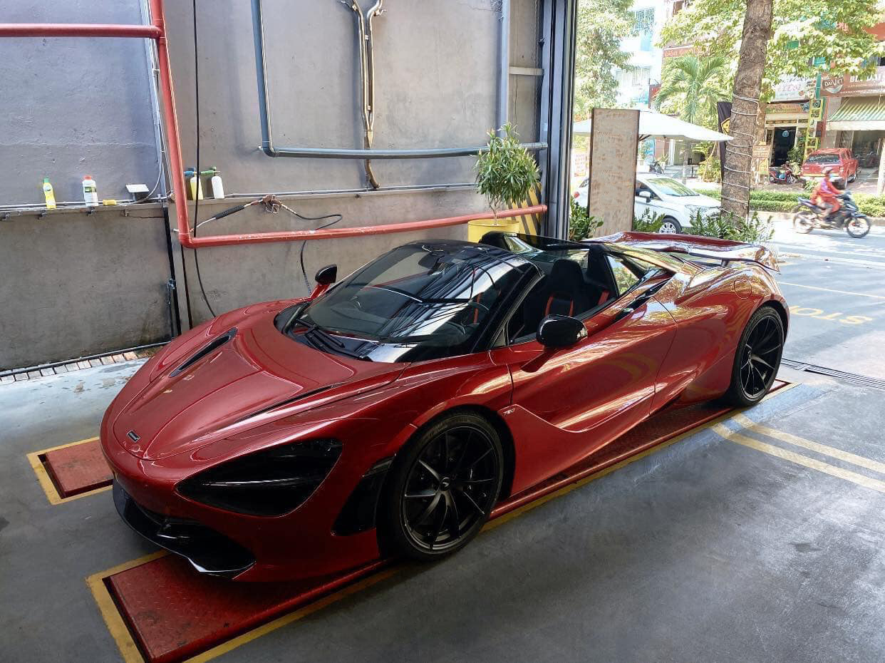 Đại gia Hứa Hà Phương mang McLaren 720S Spider ra phố lần đầu sau gần 1 tháng về nước - Ảnh 1.