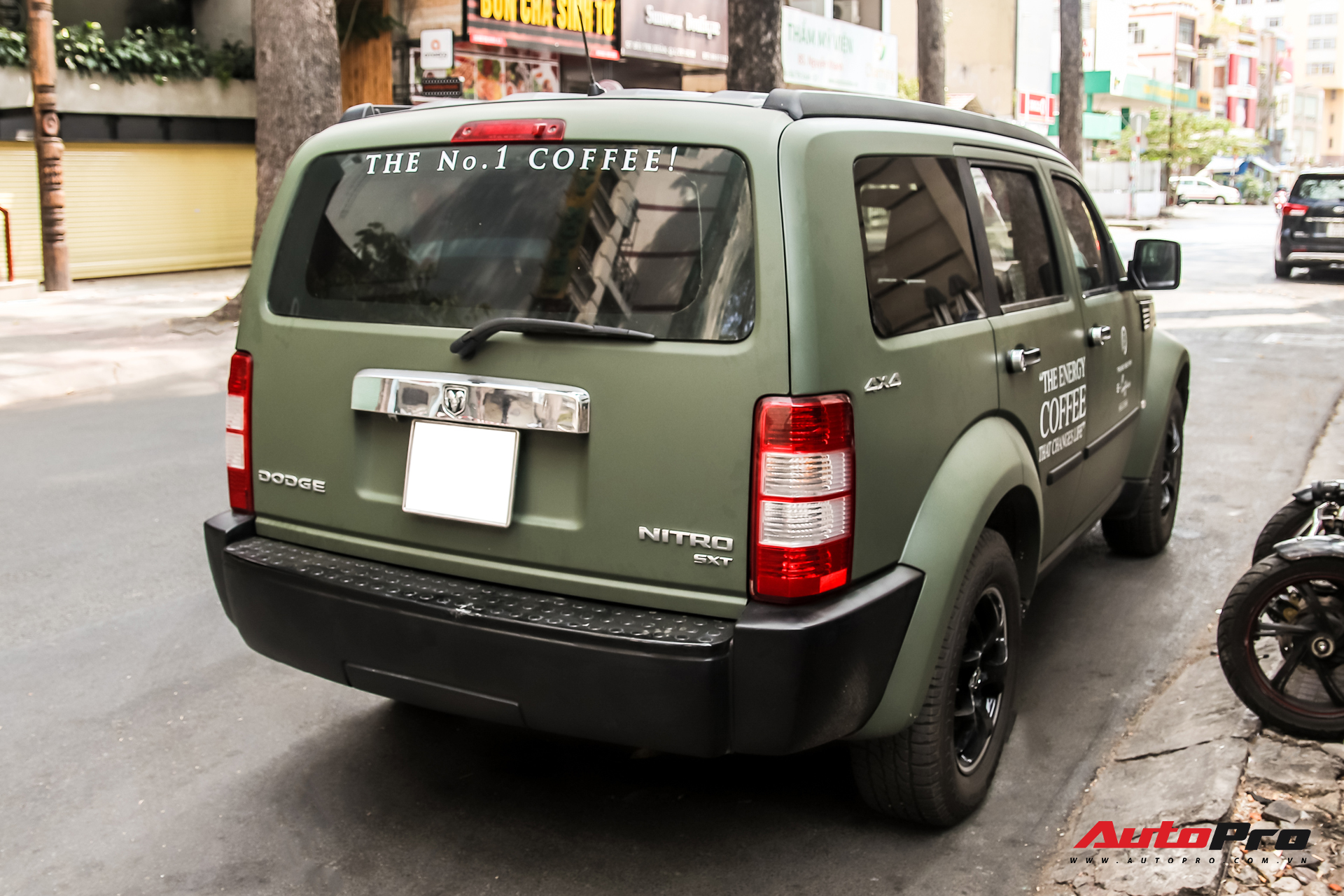 SUV địa hình Dodge hàng độc của ông Đặng Lê Nguyên Vũ bất ngờ xuất hiện trên phố Sài Gòn - Ảnh 5.