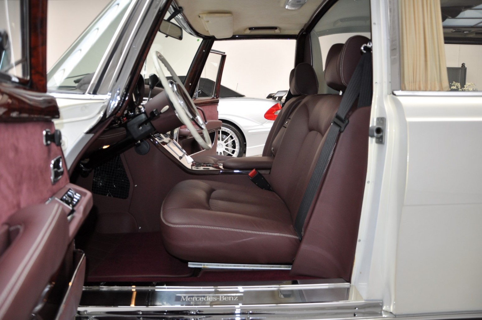 Mercedes-Benz 600 Pullman đỉnh cao một thời được làm lại như mới, giá bán bằng 9 chiếc Lamborghini Huracan - Ảnh 6.