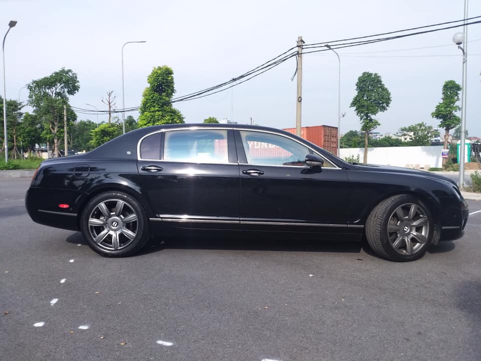 Có 1,7 tỷ đồng, chọn VinFast Lux A2.0 mới hay Bentley Continental Flying Spur hơn chục năm tuổi? - Ảnh 2.