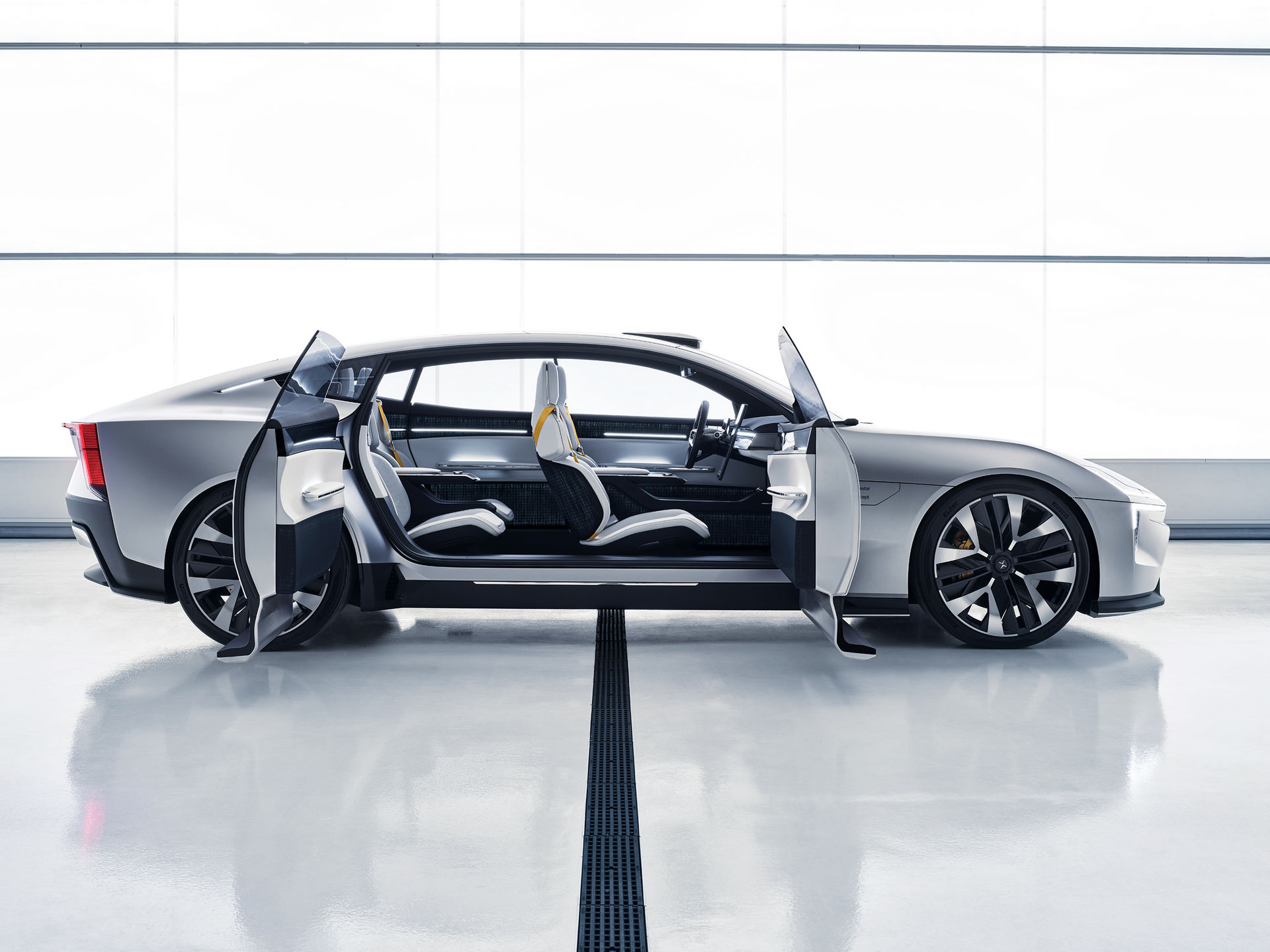 SUV siêu mạnh mới của Volvo: Thiết kế đậm chất tương lai, mượt như coupe - Ảnh 1.