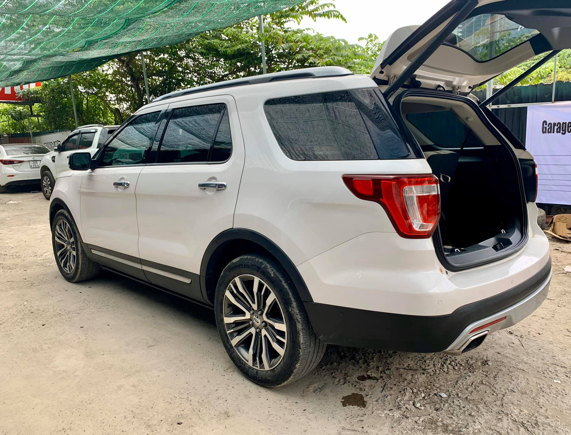 Ford Explorer lạ tại Việt Nam: Động cơ 3.5L, 6 chỗ ngồi, giá lăn bánh khoảng 4 tỷ đồng - Ảnh 3.