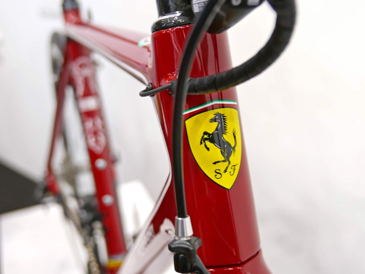 Siêu xe đạp Ferrari SF01: Nhẹ hơn cả túi xách, trang bị toàn hàng hiệu, giá trên 300 triệu đồng - Ảnh 2.