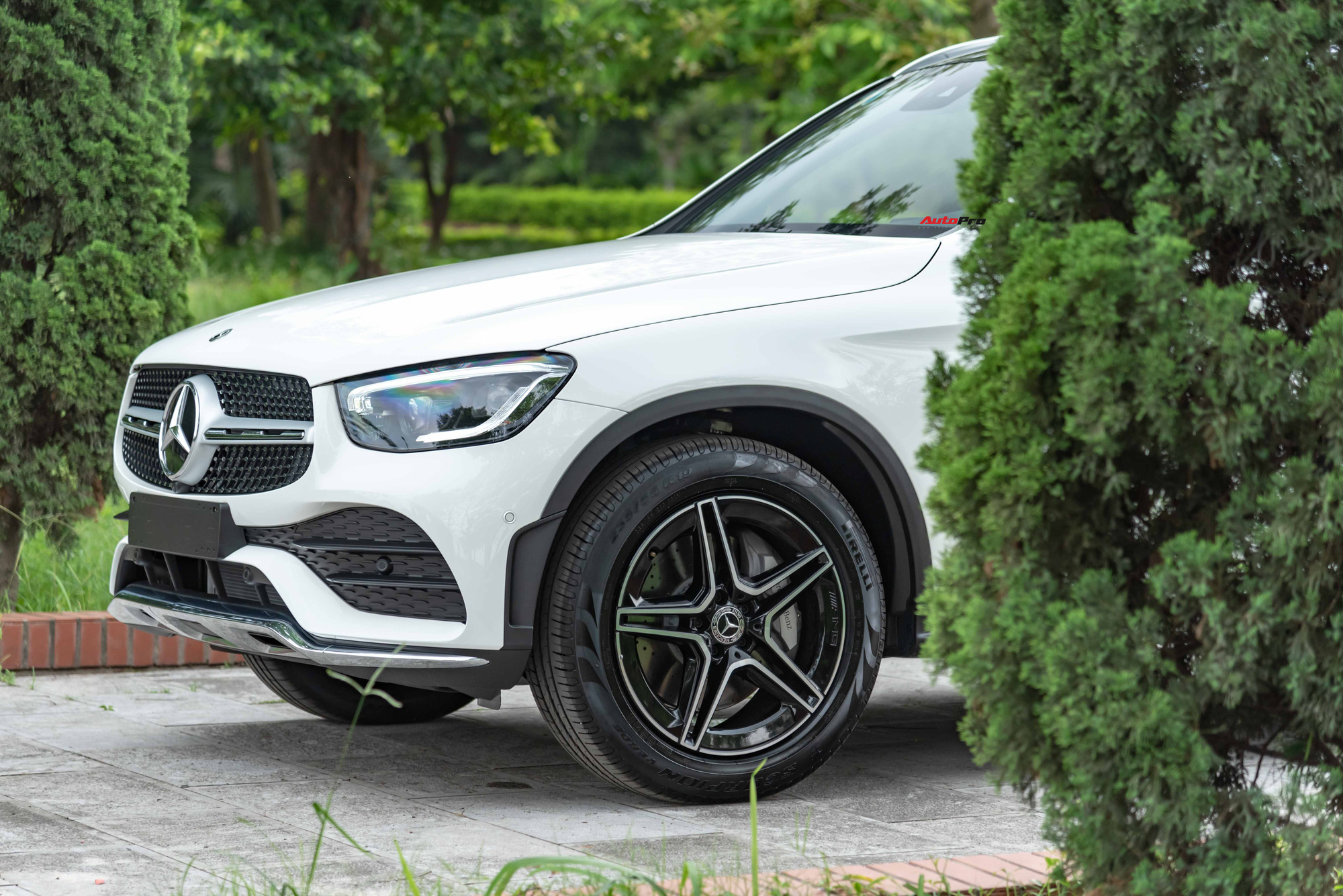 Mới chạy 40 km, Mercedes-Benz GLC 300 AMG lắp ráp đã được bán lại với giá gần 2,5 tỷ đồng - Ảnh 2.