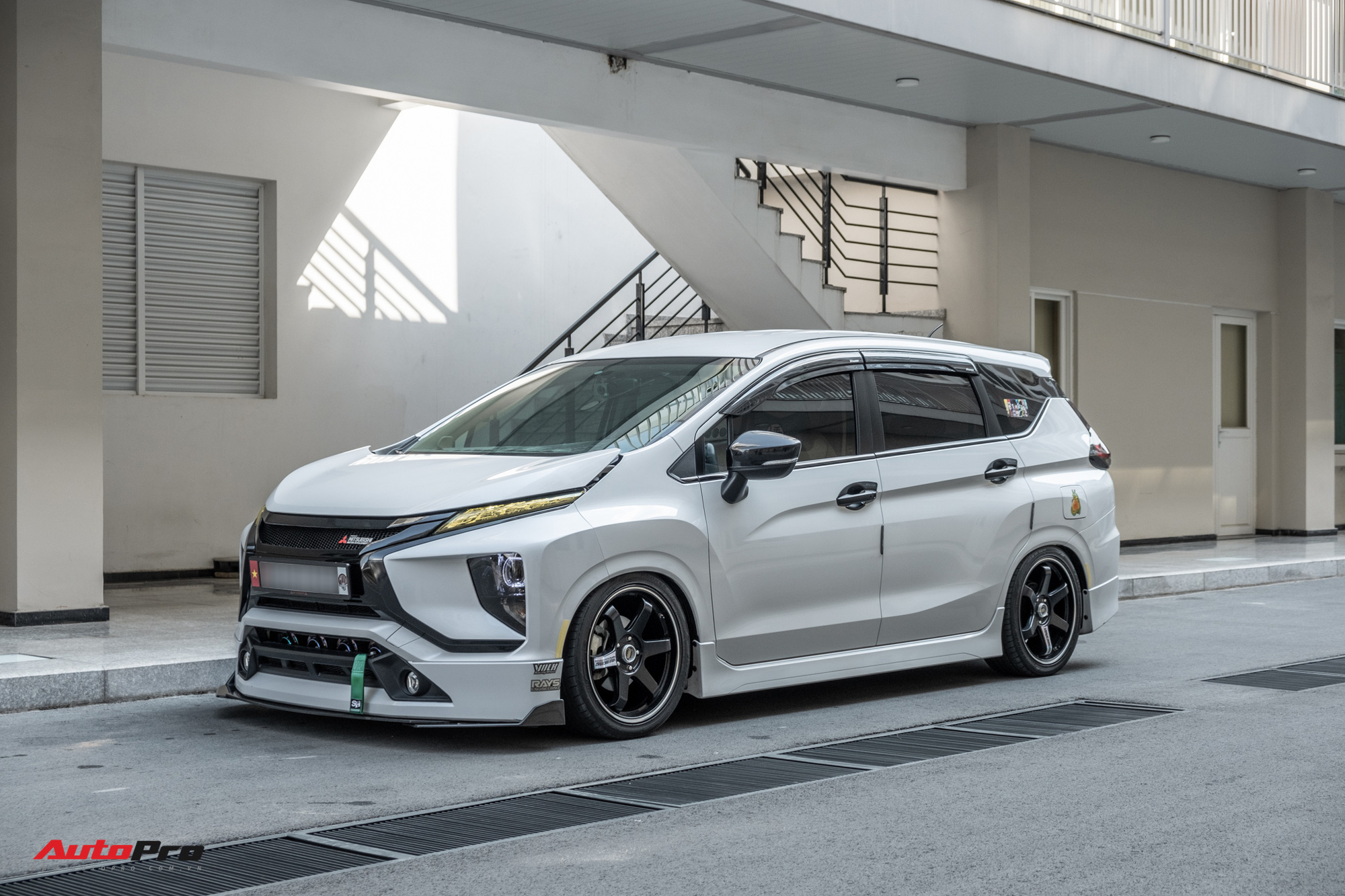 Mitsubishi Xpander độ hạ gầm độc nhất thế giới tại Việt Nam - Ảnh 6.
