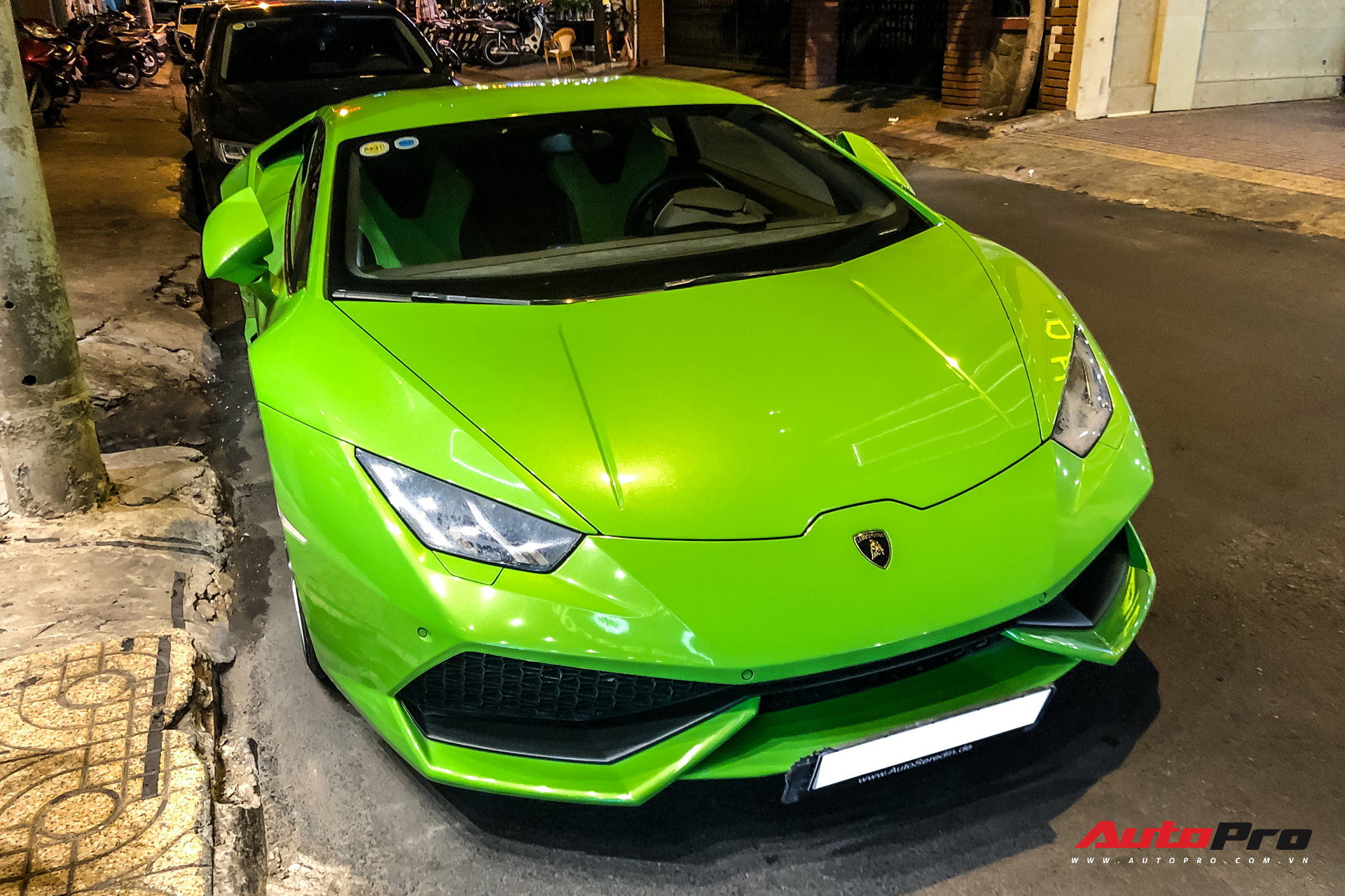Không tham gia vào hành trình siêu xe, Phan Thành lặng lẽ cầm lái Lamborghini Huracan dạo phố đêm cuối tuần - Ảnh 2.