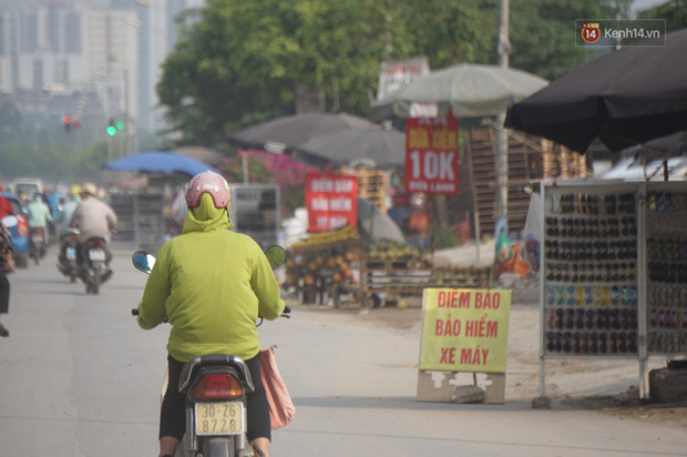 Hà Nội: Người dân đổ xô đi mua bảo hiểm xe máy, nơi bán giá siêu rẻ 20.000đ/ năm mọc lên nhan nhản ở lề đường - Ảnh 2.