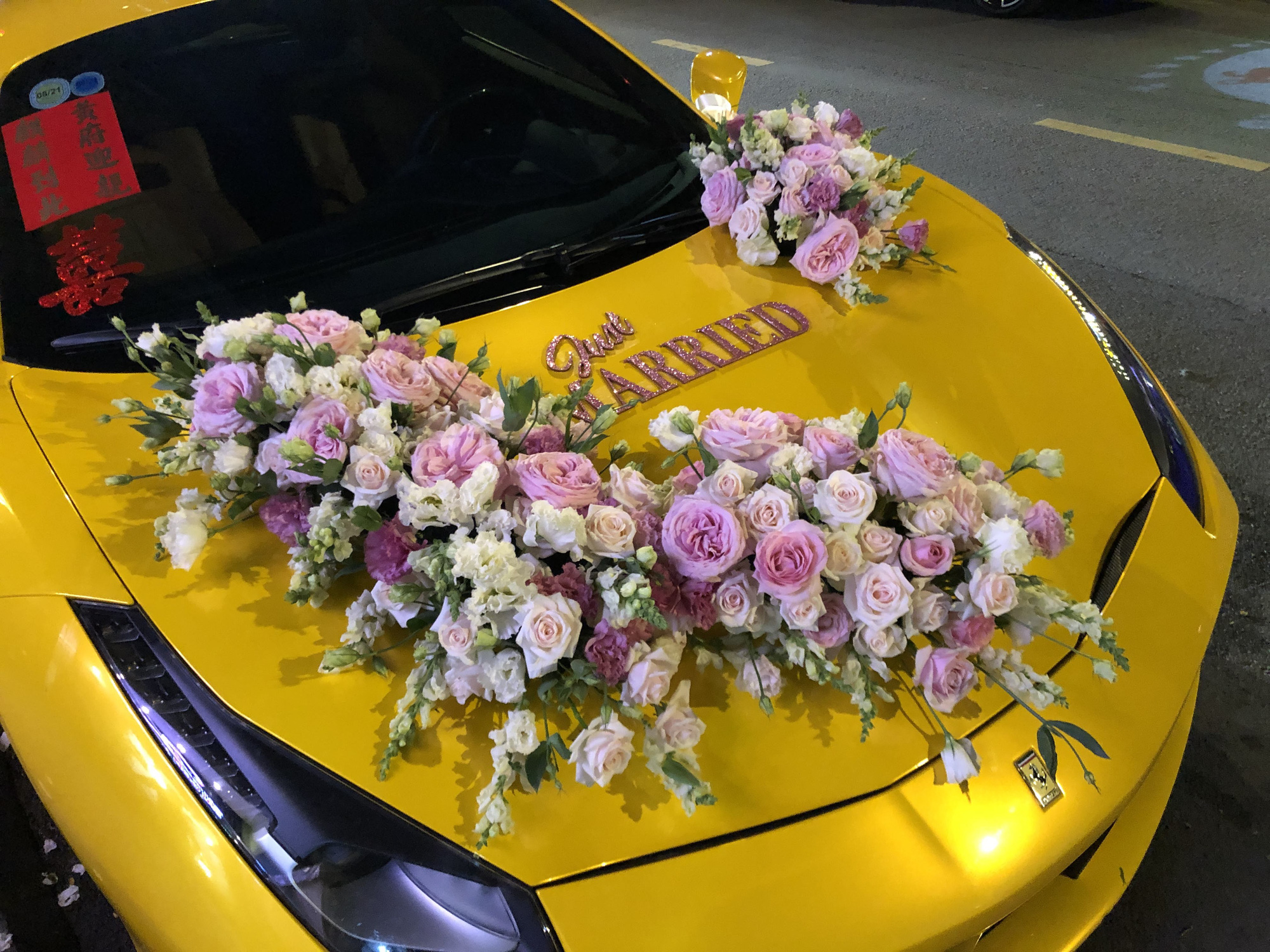 Siêu xe Ferrari 488 mui trần tiền tỷ làm xe hoa tại Sài Gòn - Ảnh 3.