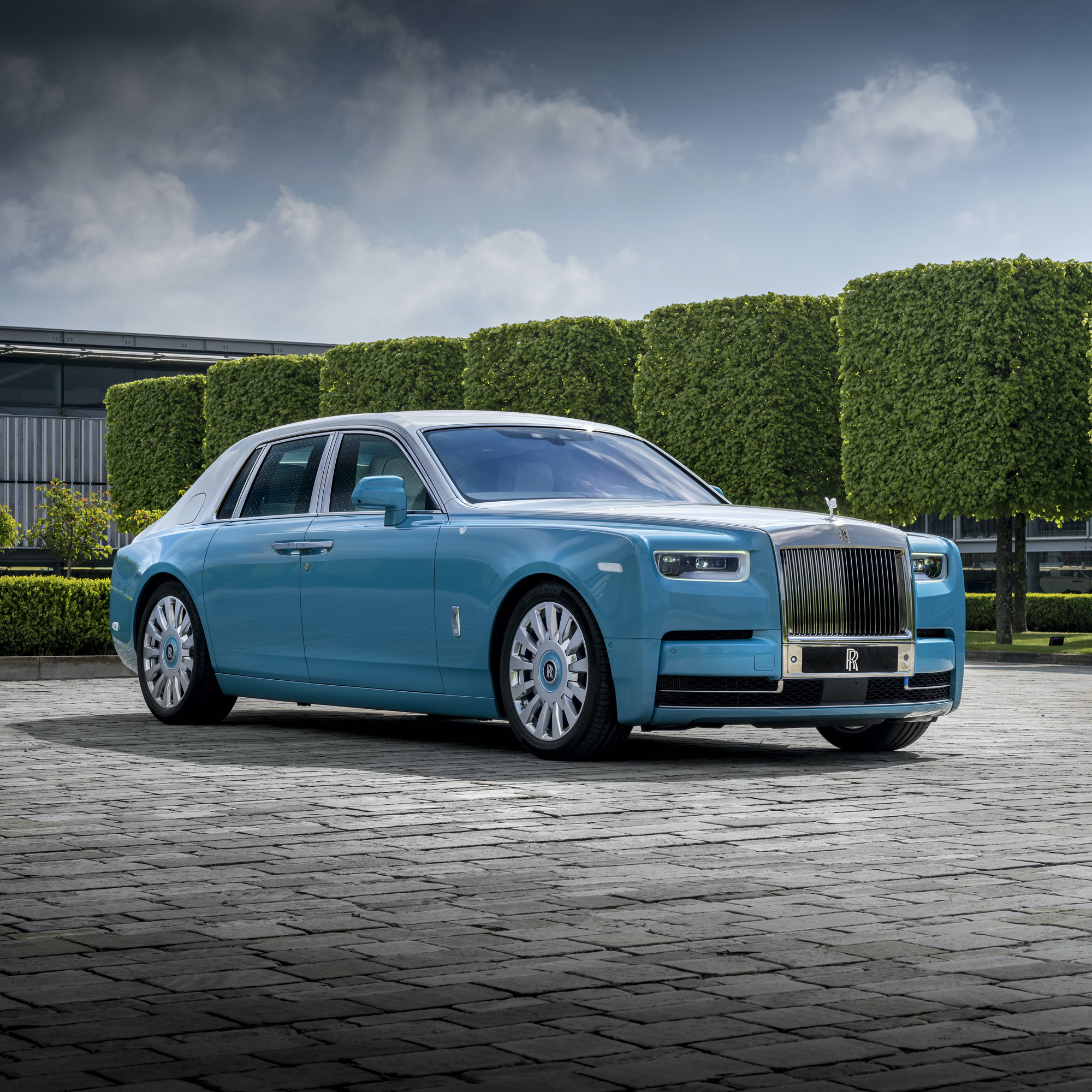 Chào mừng đến với thế giới của Rolls-Royce – thương hiệu ô tô sang trọng và đẳng cấp đã được biết đến trên toàn thế giới. Hãy cùng tìm hiểu về giá xe sang trọng này và nhận ra giá trị thực sự mà nó mang lại.