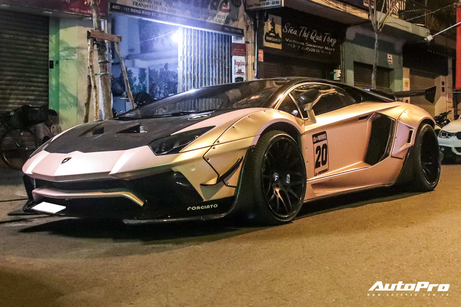Lamborghini Aventador độ Liberty Walk hàng độc lăn bánh tại Sài Gòn sau gần nửa năm trốn dịch tại Đà Lạt - Ảnh 1.