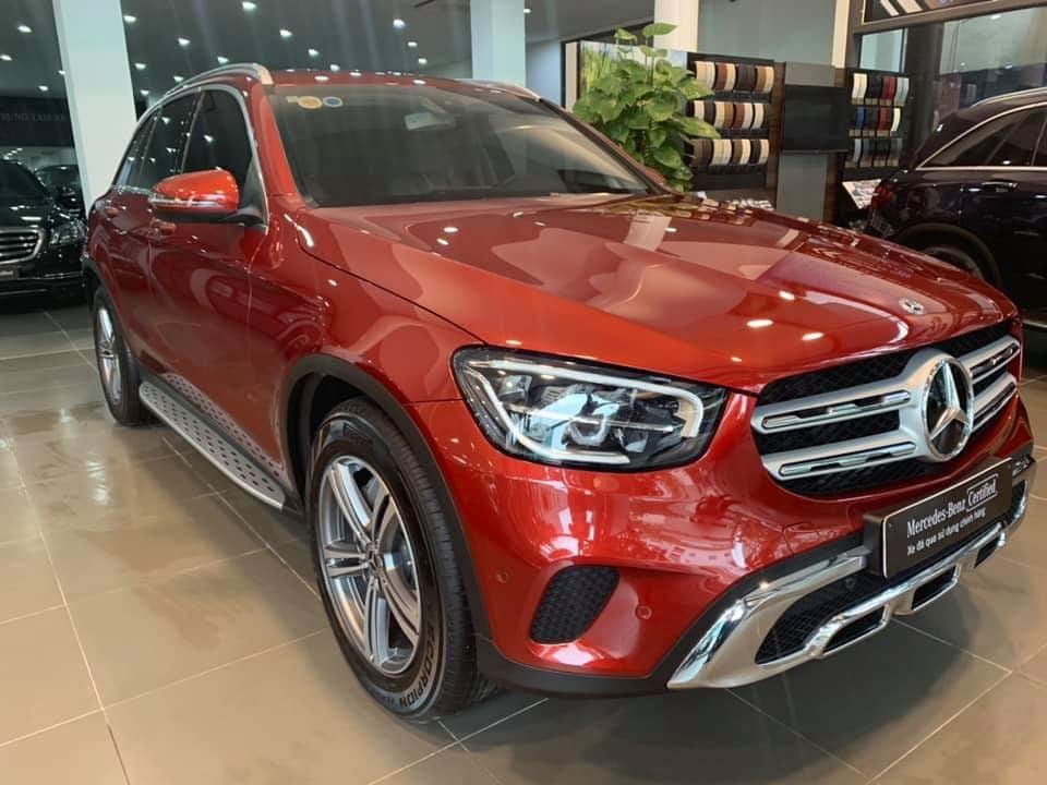 Đại lý vội bán Mercedes-Benz GLC 200 form mới khi vừa trưng bày và chạy chưa được 40km, giá 1,7 tỷ đồng - Ảnh 1.