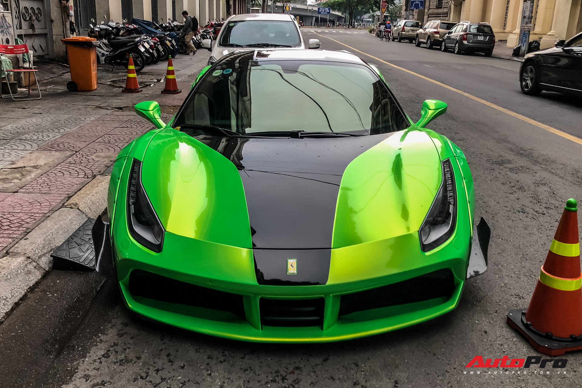 Đổi chủ, Ferrari 488 GTB độ Liberty Walk độc nhất Việt Nam lột xác sang màu áo mới - Ảnh 2.