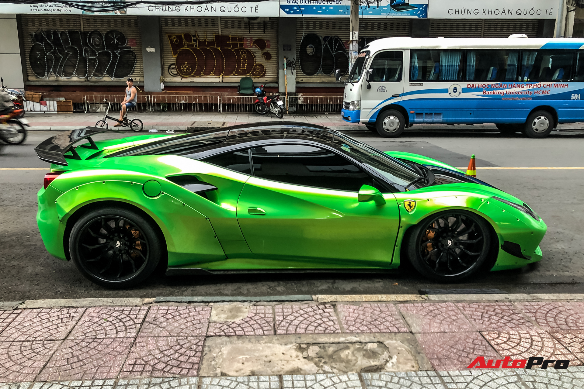 Đổi chủ, Ferrari 488 GTB độ Liberty Walk độc nhất Việt Nam lột xác sang màu áo mới - Ảnh 7.