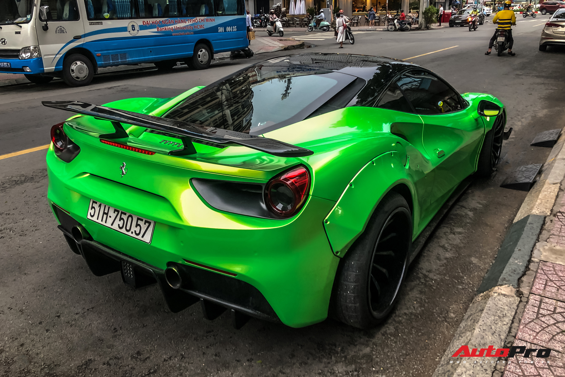 Đổi chủ, Ferrari 488 GTB độ Liberty Walk độc nhất Việt Nam lột xác sang màu áo mới - Ảnh 8.