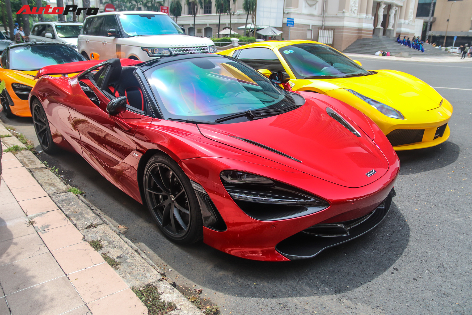 Cận cảnh siêu phẩm McLaren 720S Spider màu đỏ độc nhất Việt Nam của đại gia Hứa Hà Phương - Ảnh 2.