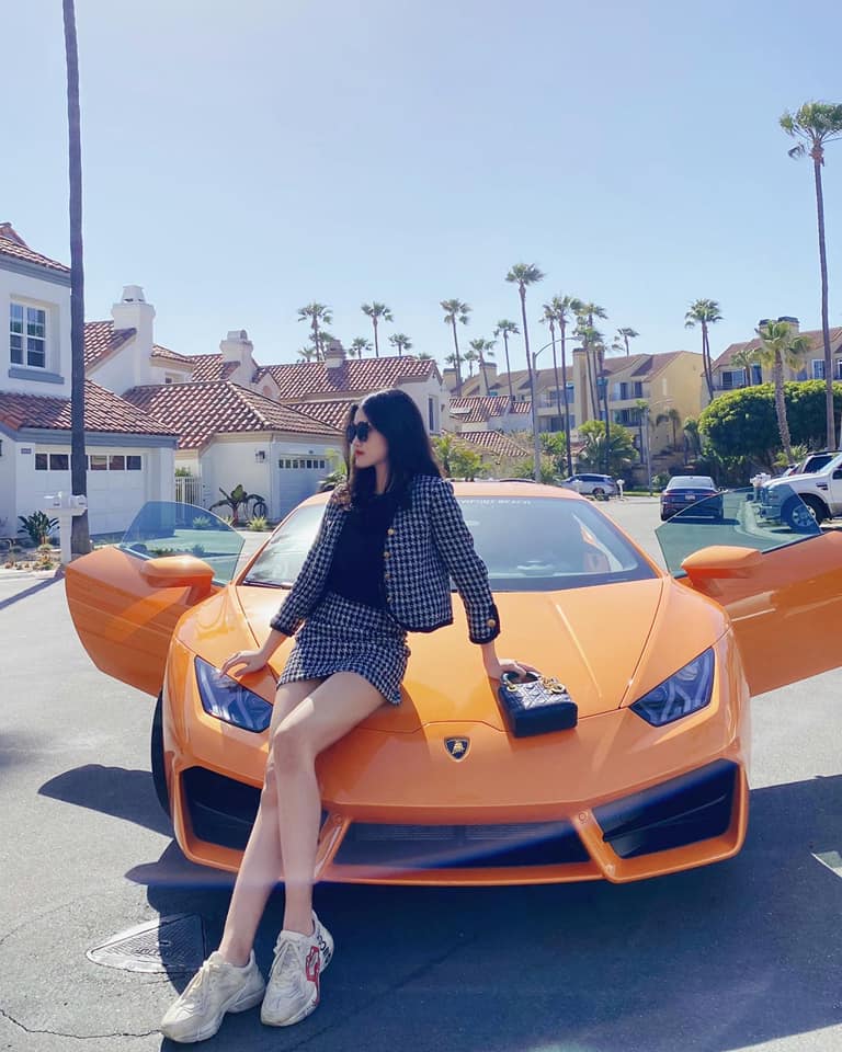 Rich kid Việt 17 tuổi khoe bộ sưu tập xe khủng: Lamborghini, Ferrari và Rolls-Royce... đỗ kín nhà - Ảnh 1.