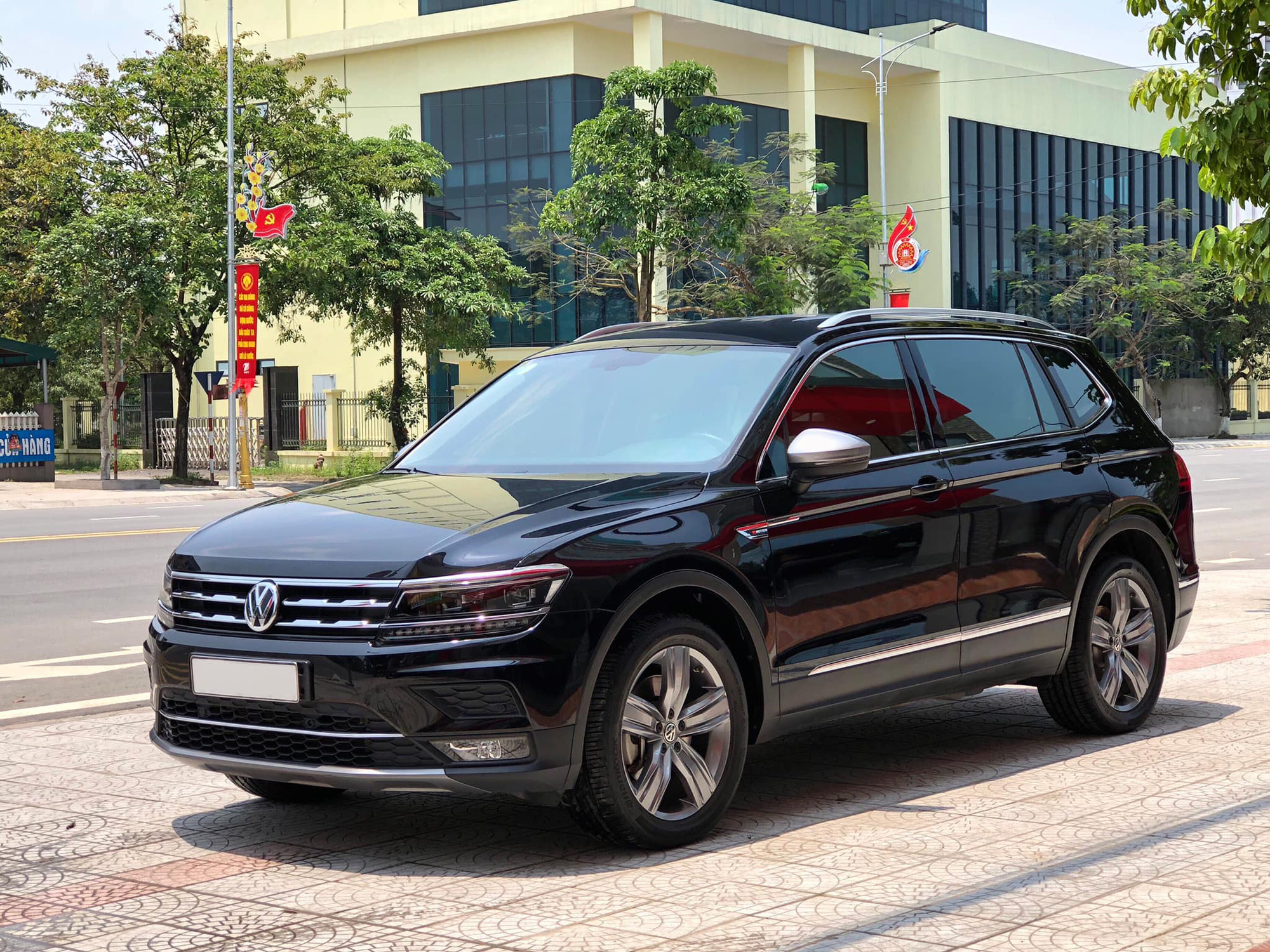 Volkswagen Việt Nam tiếp tục khuyến mại mạnh tay: Tặng hơn 200 triệu sau khi giảm hàng trăm triệu trước bạ - Ảnh 1.