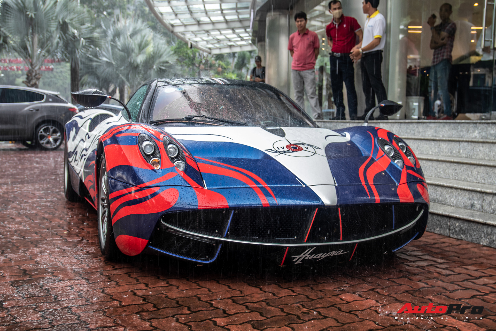 Minh nhựa hài hước chia sẻ về con cưng Pagani Huayra: Gương xe lấy từ Honda Dream, mua ở chợ Tân Thành - Ảnh 6.