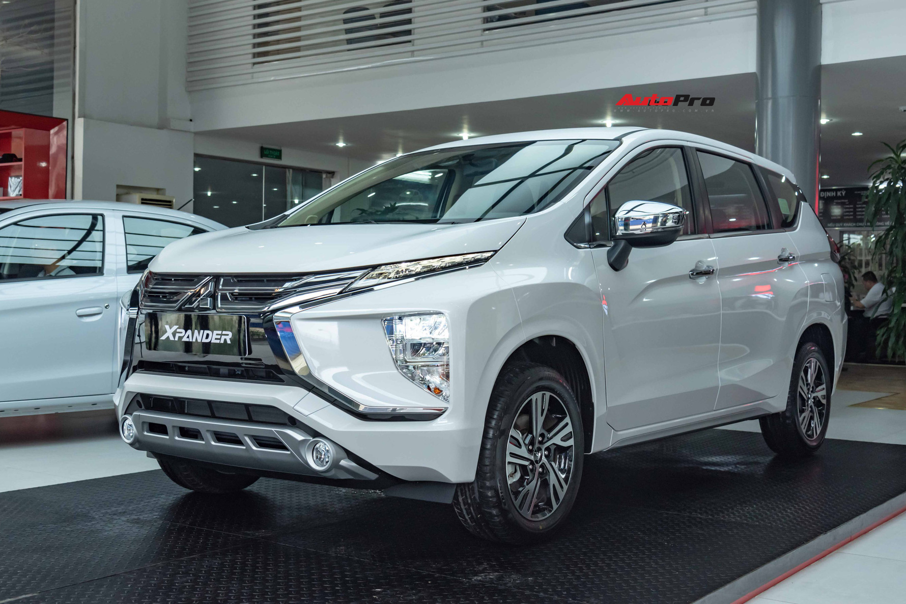 Mitsubishi Xpander bán vượt Suzuki Ertiga và XL7 cộng lại, bỏ xa doanh số bộ 3 xe 7 chỗ của Toyota - Ảnh 3.
