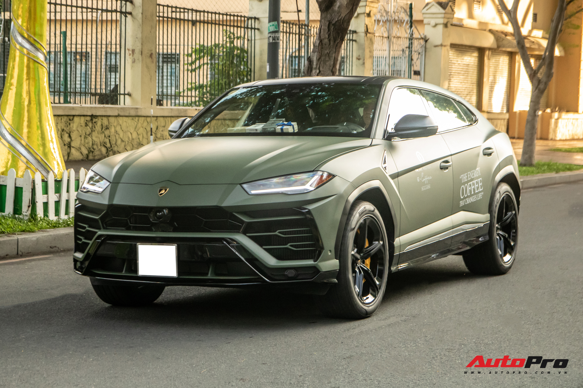 Lamborghini Urus của ông Đặng Lê Nguyên Vũ lần đầu lăn bánh trên đường phố - Ngôi sao của HTTTT 2020 - Ảnh 2.