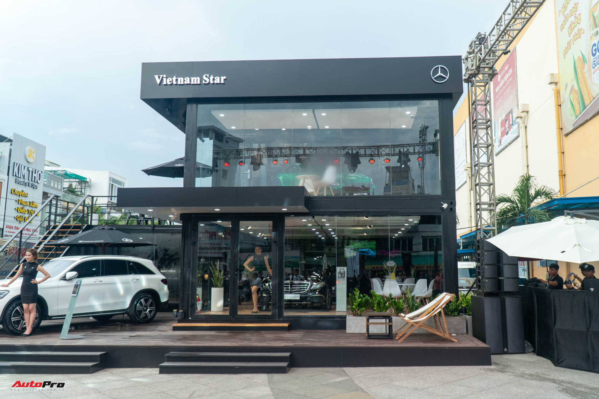 Khám phá showroom Mercedes-Benz di động lạ lẫm đầu tiên tại Việt Nam: Có thể đi muôn nơi, tiếp cùng lúc 20 khách hàng - Ảnh 3.