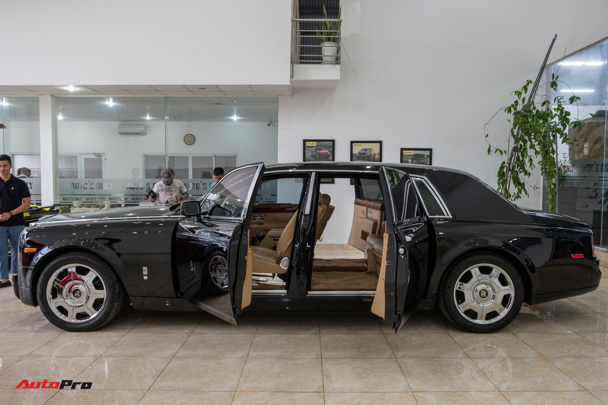Xe siêu sang Rolls-Royce Phantom EWB đời 2008 còn lại gì sau 12 năm sử dụng? - Ảnh 3.