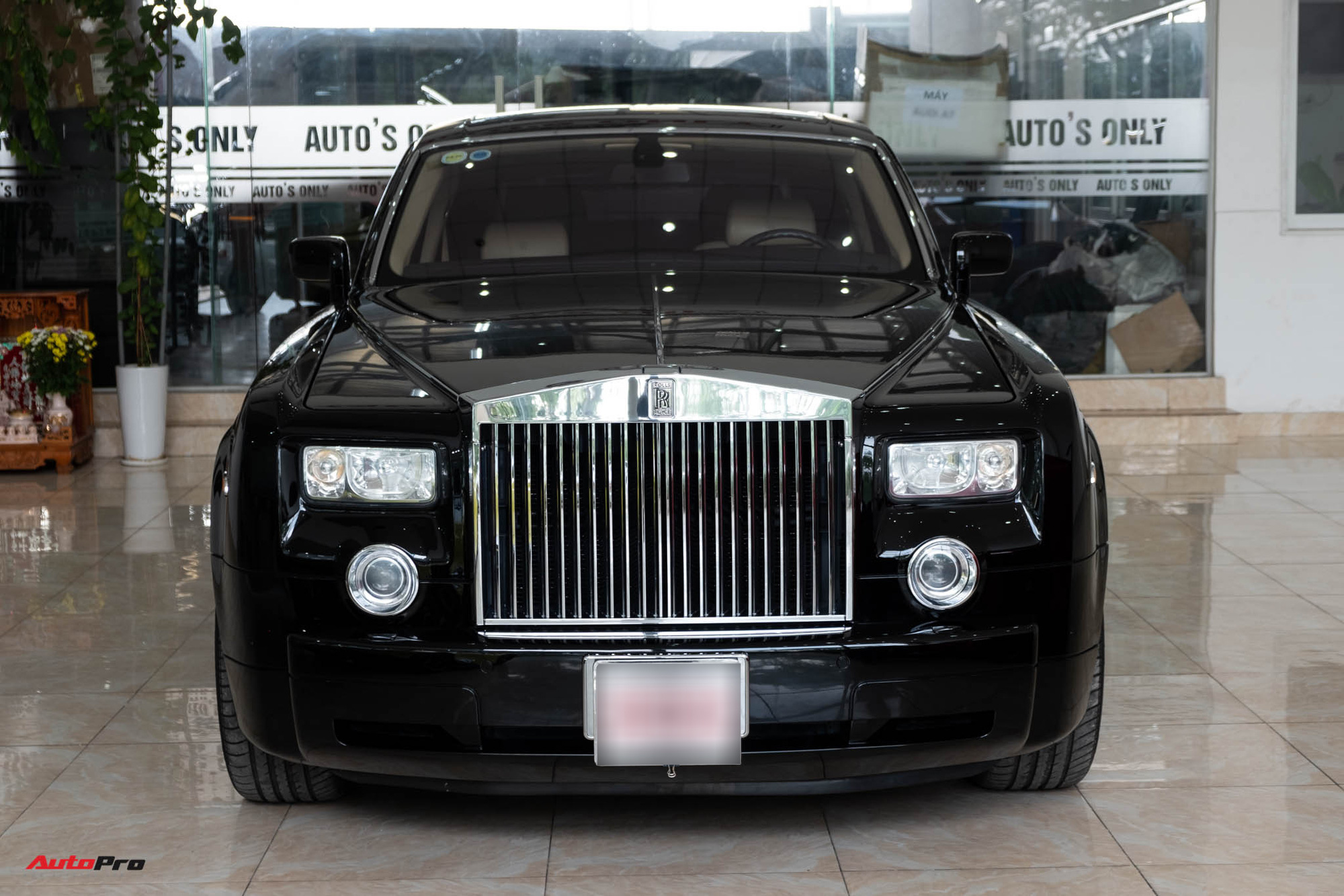 Xe siêu sang Rolls-Royce Phantom EWB đời 2008 còn lại gì sau 12 năm sử dụng? - Ảnh 2.