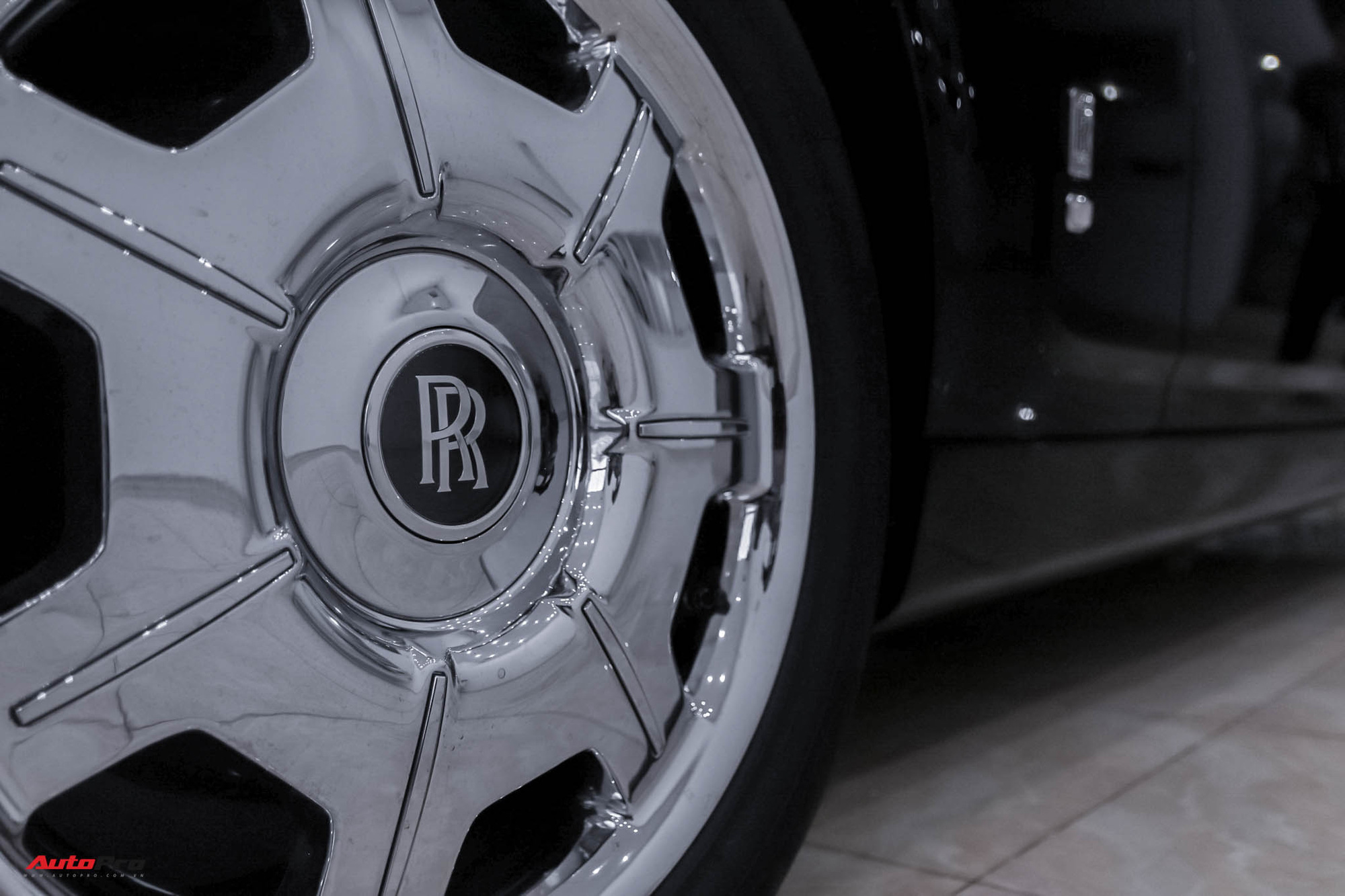 Xe siêu sang Rolls-Royce Phantom EWB đời 2008 còn lại gì sau 12 năm sử dụng? - Ảnh 5.