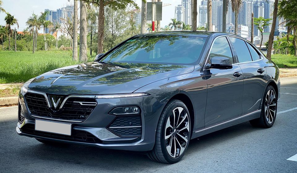 Chủ xe bán VinFast Lux A2.0 sau 4.000km, giá ngang xe mới được hỗ trợ 100% trước bạ - Ảnh 1.