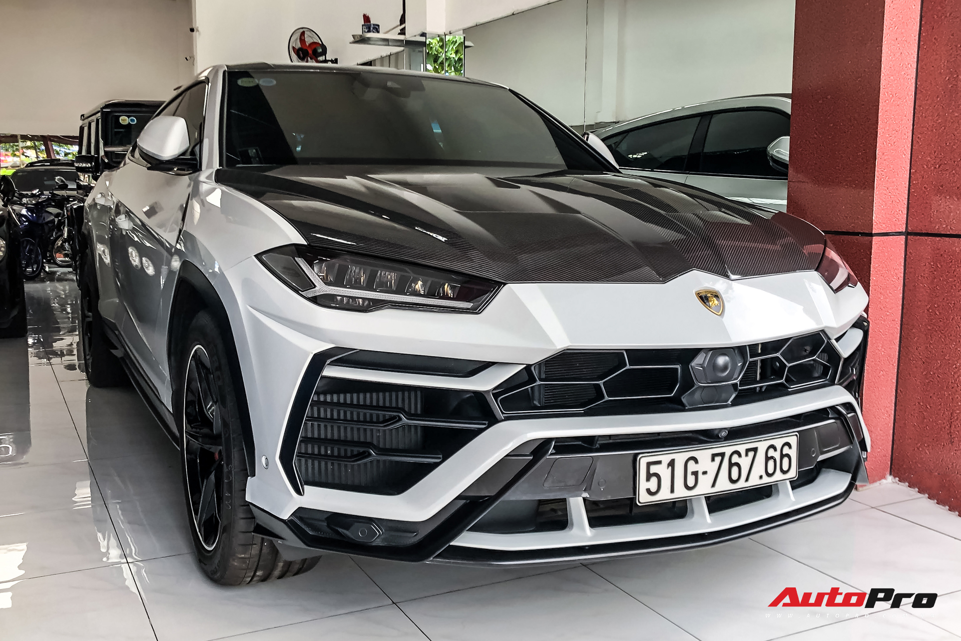 Lamborghini Urus từng của Minh nhựa xuất hiện tại showroom tư nhân, nhiều chi tiết được trả về nguyên bản  - Ảnh 2.