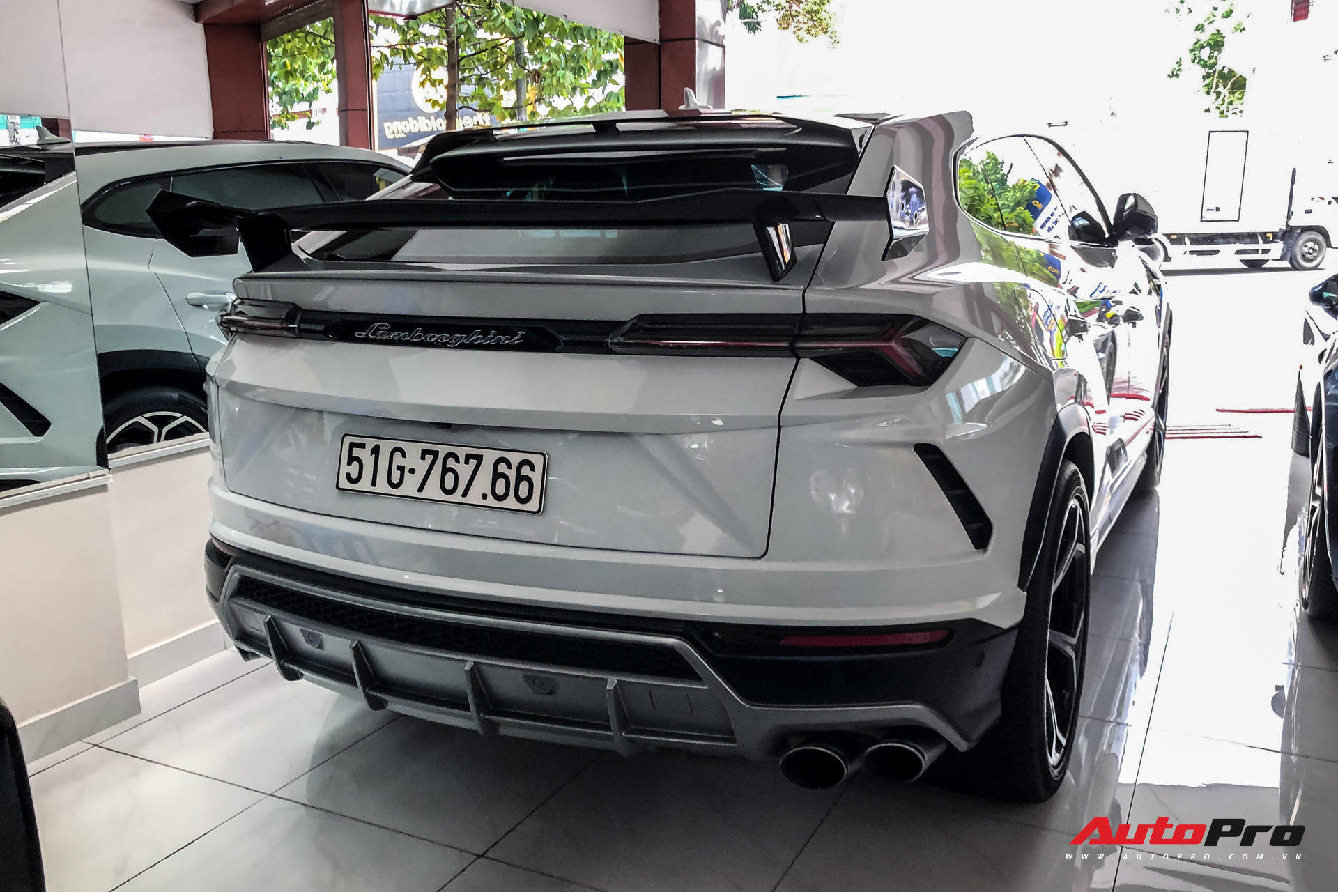 Lamborghini Urus từng của Minh nhựa xuất hiện tại showroom tư nhân, nhiều chi tiết được trả về nguyên bản  - Ảnh 3.