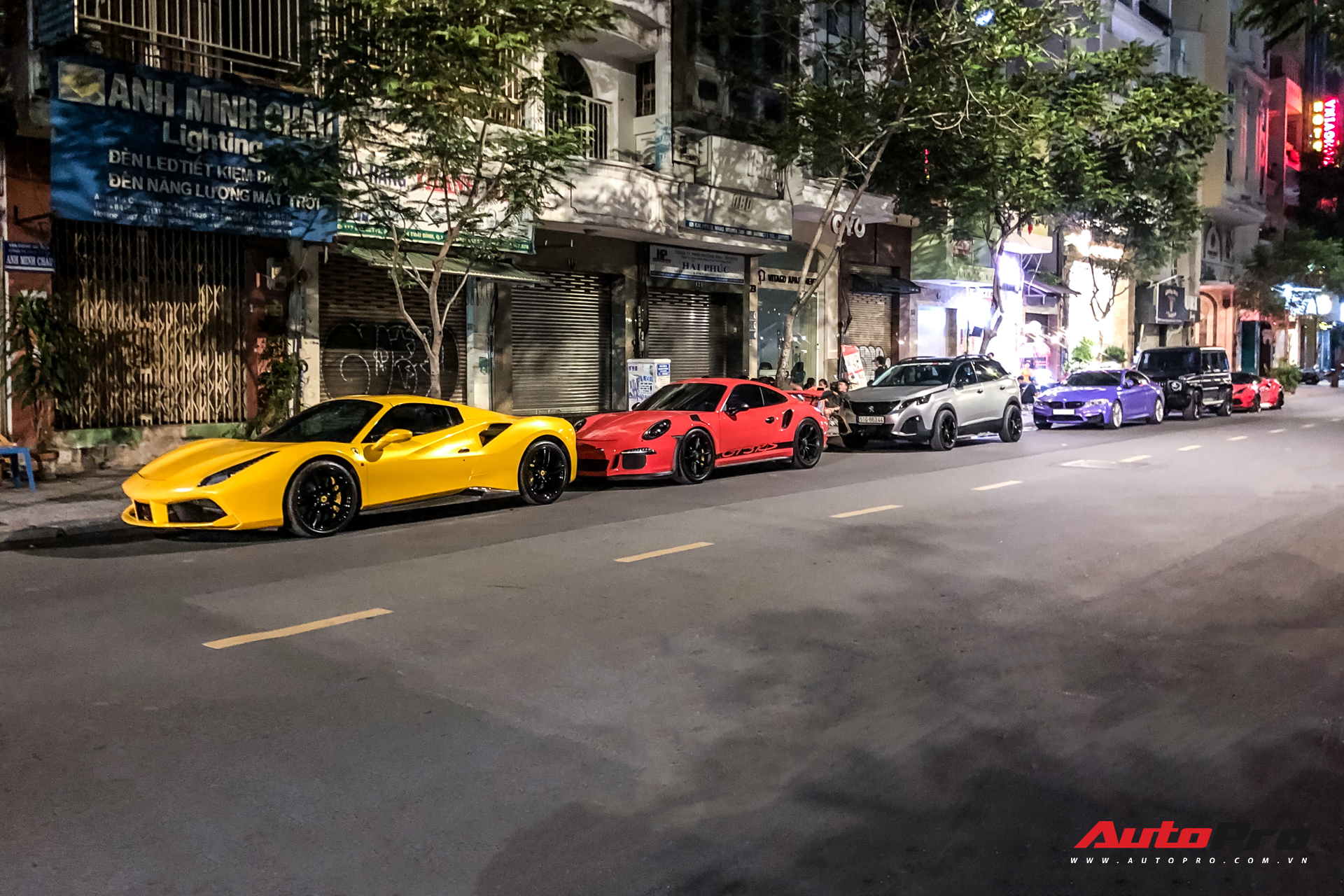 Vừa thành lập hội siêu xe thứ 2 Việt Nam, dàn tắc kè hoa của Evo Team quy tụ tại trung tâm Sài Gòn - Ảnh 1.