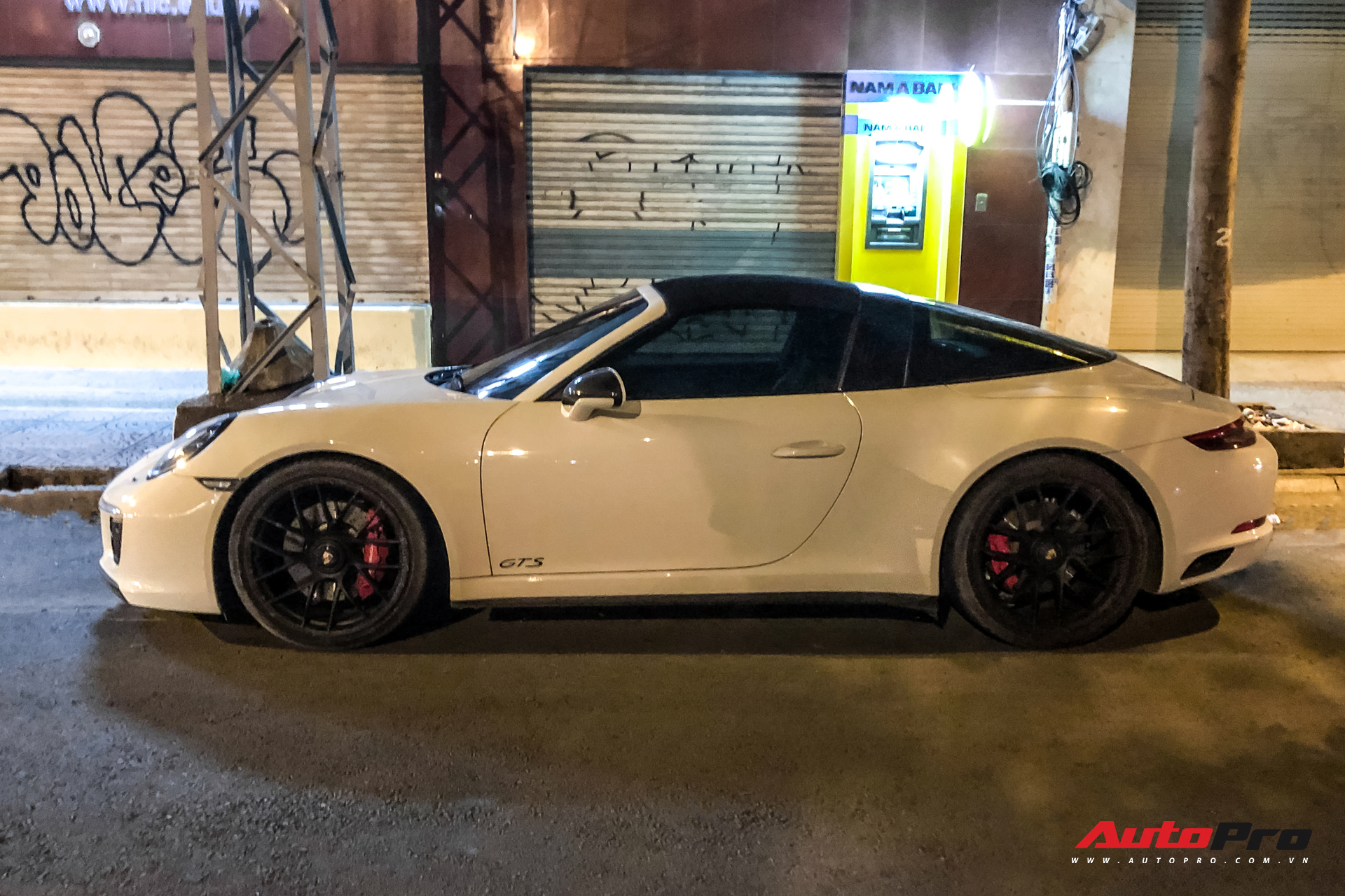 Porsche 911 Targa 4 GTS độc nhất Việt Nam của đại gia Đà Lạt tái xuất trên đường phố Sài Gòn sau nửa năm vắng bóng - Ảnh 2.