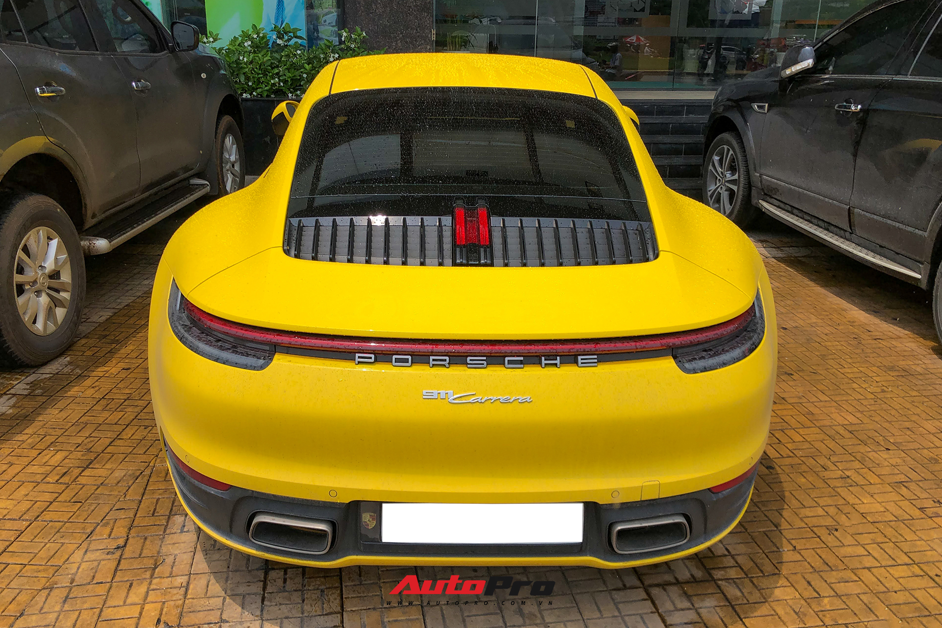 Đại gia Sài Gòn tậu Porsche 911 Carrera S thế hệ mới với màu vàng nổi bật - Ảnh 4.
