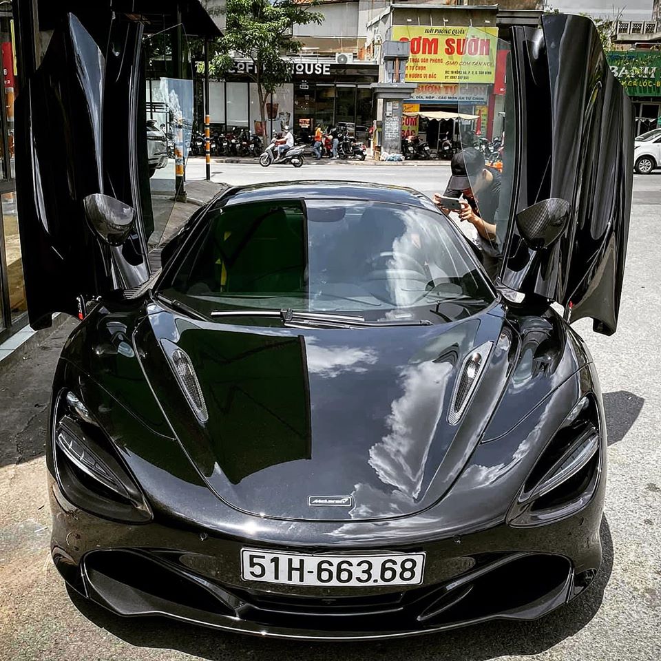 Siêu xe McLaren 720S Spider màu đen của đại gia Sài thành đã có biển số - Ảnh 1.