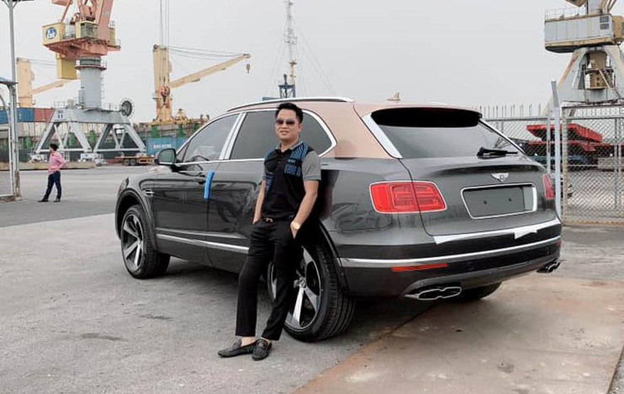 Sau hơn 1 năm tậu về, Hoàng Kim Khánh ra biển số Bentley Bentayga V8 bản kỷ niệm 100 năm đầu tiên Việt Nam, cặp số gánh siêu lộc - Ảnh 3.