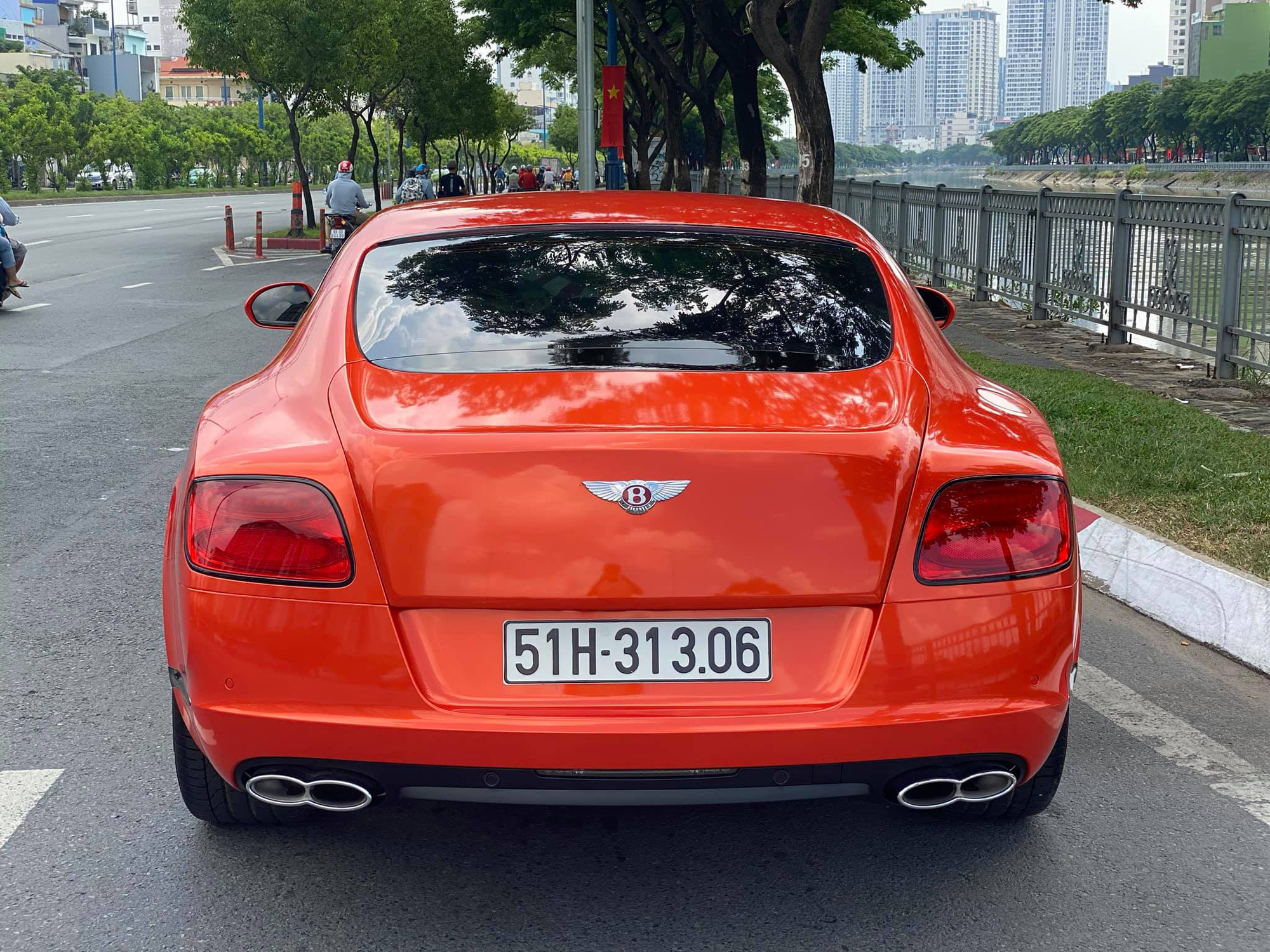 Sau 6 năm về nước, Bentley Continental GT V8 độc nhất Việt Nam lần đầu lột xác với lớp áo cam - Ảnh 3.