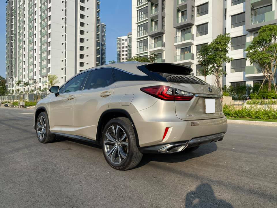 Lexus RX 350 sau 50.000 km giữ giá sốc: Xe cũ đắt hơn Porsche Macan đập hộp vài trăm triệu đồng - Ảnh 2.