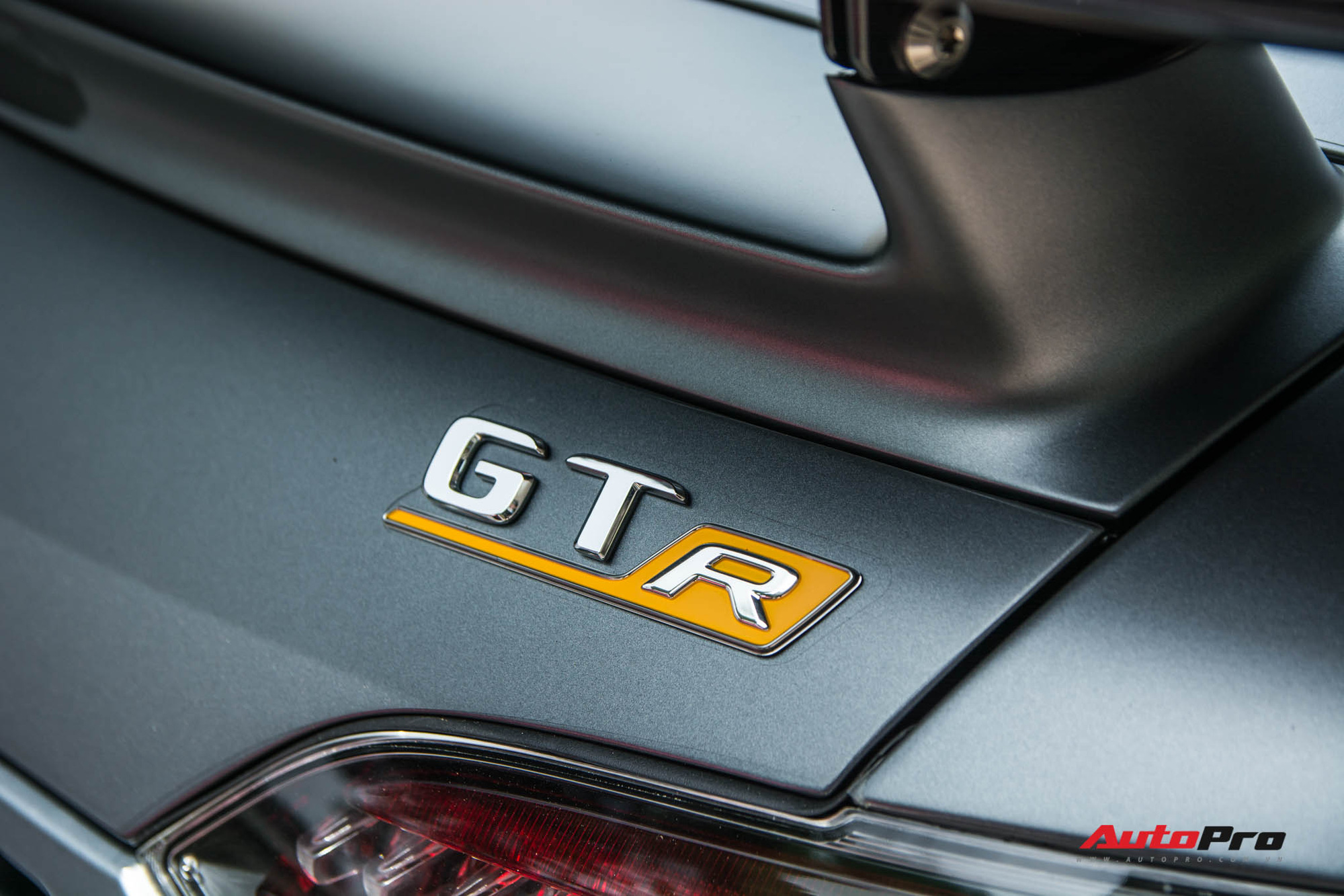 Bóc tách tùy chọn trên Mercedes-AMG GT R của doanh nhân Nguyễn Quốc Cường: Riêng màu sơn đã ngang ngửa một chiếc Honda SH - Ảnh 9.